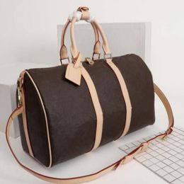 Homme Femmes Luxurys Designers Sacs 5A Designer Handbags Sport Sacs à duffel extérieur grande dapacité Bag de voyage de qualité supérieure2219