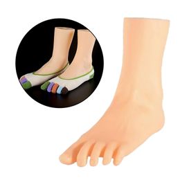 Modèle de mannequin PVC PVC Flexible Soft Nail Art Training Sandales Afficher les pieds pour adultes pour les chaînes d'affichage Sock Short Stocking Shop