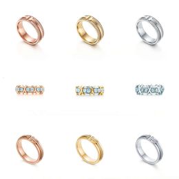 Fabrikant Direct Sales Classic 925 Silver V Gold Materiaal Populaire mode Honderd Tower Letter ingelegd Stone Couple Ring
