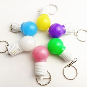 Clés Flash LED de vente chaude du fabricant, pendentif ampoule LED, cadeau d'activité créatif et pratique