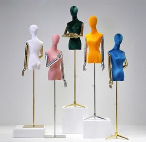 De nombreuses couleurs sont disponibles Forme de robe Couverture en velours Demi-corps Mannequin féminin Modèle Torse avec affichage de bras en bois pour femmes Clotin8035481
