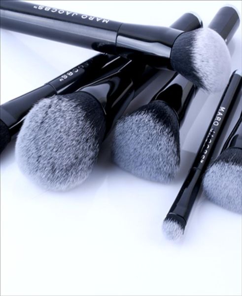 Marcjacob Brush 1 Le visage i iii 2 3 12 bronzer 15 forme 10 cheveux de chèvre blush 14 cachez le visage dans la boîte de vente aux outils de beauté 5149052