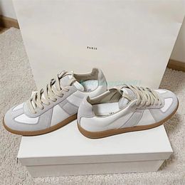 Margielas Sneaker Leather Mens Women Maisons replicados zapatos casuales caminando mocas de muesperia luxurys diseñador zapatos de diseñador niña de tenis blanco blanca blanca corredor al aire libre b4