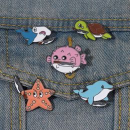 Marine Animal Series Pin Brooch Badge Médaille Personnalités étoiles Puffer Puffer Turtle Whale Shape Protection Animal Badge