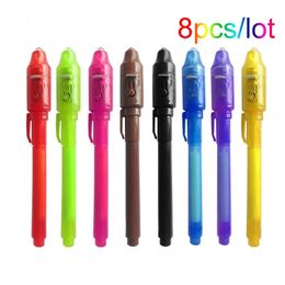 Marqueurs 8Pcslot 2 en 1 stylo à lumière magique encre invisible stylos à messages secrets pour dessiner une activité amusante enfants cadeaux de fête 230927
