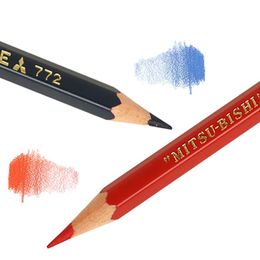 Markers Japan geïmporteerd Uni 772 potlood TwoColor dubbelkoppige zeshoekige pen rode en blauwe markeerstift uitwisbare waterdichte briefpapier