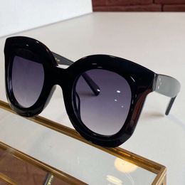 MARTA CL 41093 Lunettes de soleil Cadre noir Lens gris Gafas de Sol Sun Glasses Fashion La lunettes de soleil avec boîte 302X
