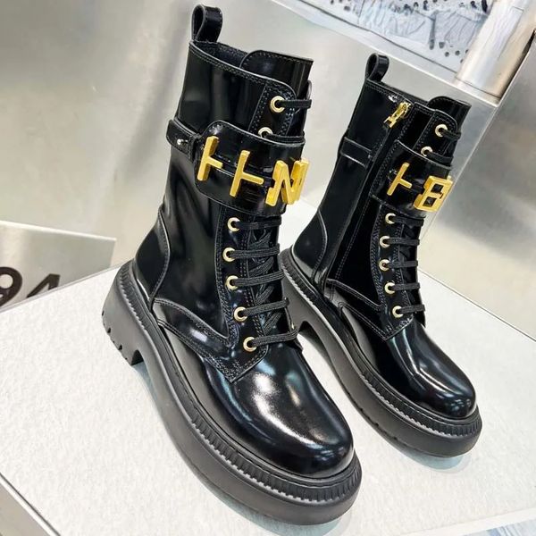 Martin Boots Booties Diseñador de lujo Hebilla de metal dorado Decoración Piel de vaca Tacón bajo Cordones Punta redonda Cremallera Monolito Chelsea Mujer Motocicleta