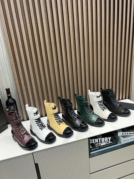 Botas Martin Botas cortas Lingge de diseñador para mujer Botas versátiles con cordones de cuero de barril medio Botas de moto con cadena Botas Martin de alta calidad