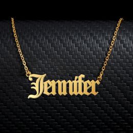 Jennifer Old English Name Collier en acier inoxydable 18K Gold pour femmes bijoux Plaque named