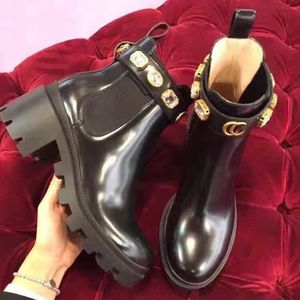 Martin Short Women Boots 100% Cowhide Belt Buckle Metal Shoes Classic Dikke Heel Lederen Designer schoen High Heeled Fashion Diamond