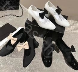 Mary Jane Bow Shoes For Women Luxury Brands Leather Pumps Platform Paris Vintage High Heel Woman Pearls Chain Dikke Heeled Shoes Outdoor Casual Shoes