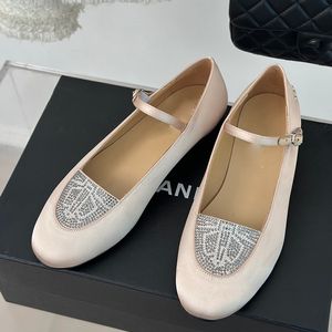 Mary Jane Chaussures Ballet Flats Drouver des femmes Chaussures de robe Silk Ballet Flats Round Toes Slip on Muis