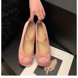 Mary Jane Shoes Chaussures pour femmes Toe plus taille pour femmes chaussures Bow Silk Satin Ballet Flats printemps