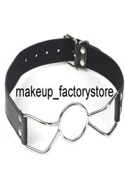 Massage en cuir sexe toys ring gag flirter la bouche ouverte avec oring pendant le bondage sexuel BDSM et jeu érotique adulte pour C3892997