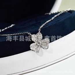 Master Design Van Collier Classic Classic Charm Design Fomen Clover Womens Full Diamond Diamond Flower 18K White Gold GJLH