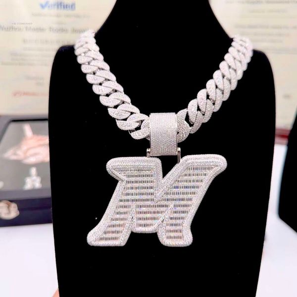 Master Rocks Jewelry Colgante de moissanita VVS con letra personalizada de plata de ley