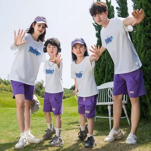 Bijpassende familiekledingset 2024 Zomer Nieuwe vader Mama en dochterzoon dezelfde outfits Koreaanse vader Moeder Kinderen T -shirtkleding