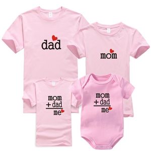 T-shirt en coton assorti à la mode familiale avec lettre papa, maman, bébé seulement 1 pièce vêtements BLL113 210922