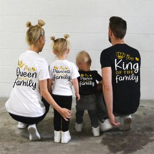 Bijpassende outfits die bijpassen van outfits T -shirt King Queen Mother Kids Familie Kledingsets Familie Look Daddy Moeder en dochterkleding 230427