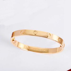 Matériel V 2022 CHARME DE qualité bracelet punk bracelet épais en or plaqué pour les femmes bijoux de mariage a un top top box ps7365 476822
