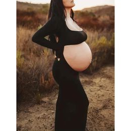 Zwangerschaps-uitgesneden maxi-jurken zonder rug voor Poshoot 240305