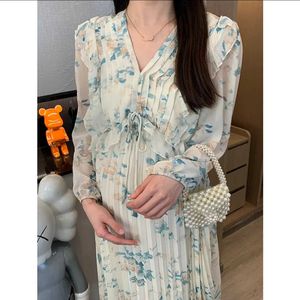 Zwangerschapsjurken 2024 Japanse stijl modieuze gedrukte chiffon bloemenjurk voor zwangere vrouwen met geplooide V-hals lange en losse geplooide jurk voor zwangere vrouwenL2403