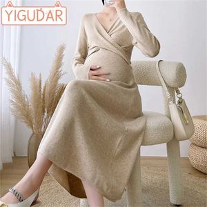 Robes de maternité Robe pour femmes enceinte 2023 automne / hiver Nouveau tricot à manches longues larges large en V Mid Longueur Q240427