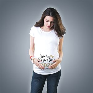 Moederschap T-shirt Letter Korte Mouw Baby is Komt Grappig Zwanger T-shirt Zwangerschap Tshirts Tops Kleding voor Zwangere Vrouwen LJ201123