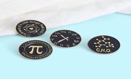 Wiskundige Pi Chemisch Element Vergelijking Symbool Broche Pins 4pcsSet Grappige Vergulde Ronde Legering Emaille Broches voor Mannen Fashio5773059