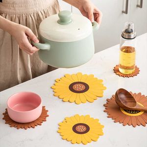 Matten Pads Zonnebloemen Siliconen Coaster Plant salontafel Matten Cup Mats Pad Antiscald Non -Stick Desktop Pads Placemat Keukenaccessoires Z0502