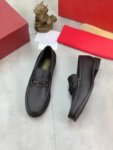 Cuir mat mens designer chaussures habillées boucle noire noir mode de luxe doux hommes chaussures d'affaires décontractées mariage bal soirée chaussure avec boîte