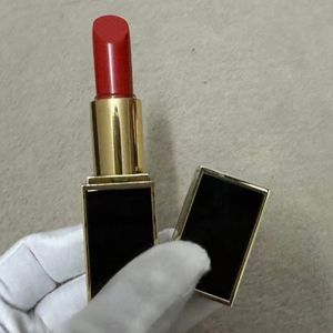 Matte lippenstift rode lipgloss rouge een levre lipgloss moisturizer en voedzame lippenstiften in 7 kleuren