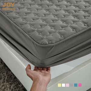 Couvre-matelas Joy Housse en textile Couvre-lit uni lavable moderne Protecteur de roi matelassé respirant avec bande élastique 221205