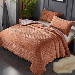 Matrasbeschermer Luxe sprei op het bed Super King Queen size dekbed Winter fluwelen geruite bedovertrek Antislip flanellen matrashoes dekens 231110