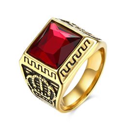 Volwassen mannen symbool van rechten en identiteit Solitaire platte ringen Vintage 18K goud roestvrij staal rode zirkoon dominante Desig301r