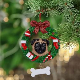 Maxora Yellow Pug Dog Resin Crafts Glanzende gepersonaliseerde kerst ornament Hand geschilderd voor pug -eigenaren geschenken of thuisdecor260m