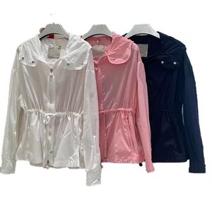 Designer Femmes Trenchs Manteaux Printemps et Été Loisirs Mince À Capuche Taille Slim Fit Ultra Léger Coupe-Vent Imperméable À L'eau Solaire Veste Coupe-Vent