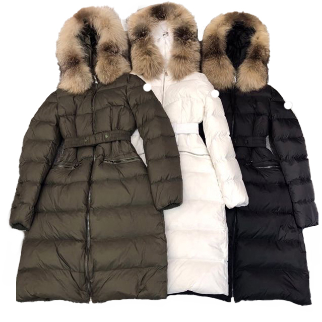 Tasarımcı Kadınlar Down Ceket İşlemeli Rozet Kış Paltosu Uzun Kürk Yaka Kadın Kış Paltoları