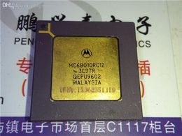 MC68010RC12, 32-bit, 12 MHz, microprocessor, CPGA68 pins. Elektronische component, MC68010. Vergulde ceramische pakket geïntegreerde circuit