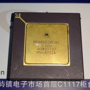 MC68020RC. MC68020RC16E, circuits intégrés IC ont 20 25 33 / MC68020 Gold Vintage 32 bits puces de microprocesseur / CPGA114 broches CI de boîtier en céramique, vieux processeur utilisé