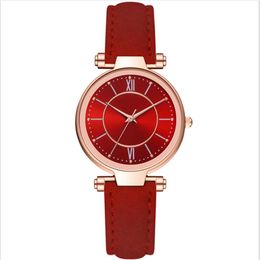 McyKcy Marca Ocio Estilo de moda Reloj para mujer Número romano Esfera redonda Relojes de cuarzo para mujer Reloj de pulsera con cuero rojo Band283P