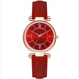 Бренд McyKcy для отдыха, модные и стильные женские часы, римские цифры, круглый циферблат, кварцевые женские часы, наручные часы с красным кожаным ремешком3035