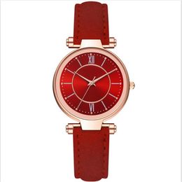 McyKcy Marca Ocio Estilo de moda Reloj para mujer Número romano Esfera redonda Relojes de cuarzo para mujer Reloj de pulsera con cuero rojo Band230e