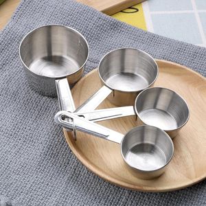 Outils de mesure avec échelle des accessoires Kichen tasse de pâtisserie 4pcs / Ensemble pour la farine de cuisson au café Cuisine en acier inoxydable