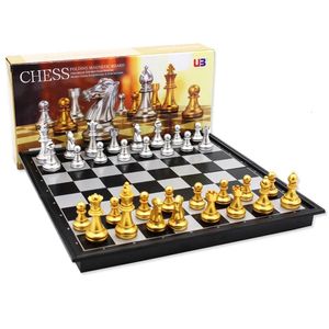 Middeleeuwse opvouwbare klassieke schaakset met schaakboard 32 stuks goud zilveren magnetisch schaak draagbare reisgames voor volwassenen Kidspeelgoed 240415