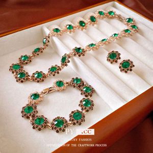 Middeleeuwse vintage diamant verfraaide bloemgespanningsarmband, licht en high-end gevoel, elegante handgemaakte sieraden voor vrouwen in de Franse stijl voor vrouwen