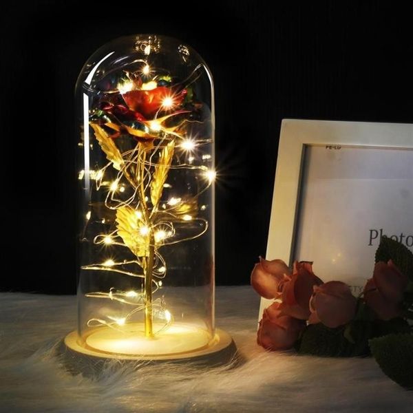 Rose rouge moyenne dans un dôme de verre sur une base en bois pour les cadeaux de la saint-valentin lampes LED Rose noël 2726