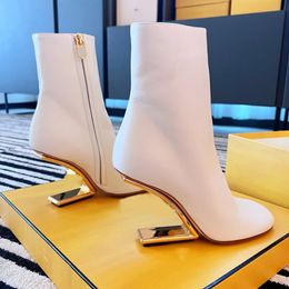 Bottines Designers Chaussures Zip Fashion Talons en forme spéciale 35-42 Cowskin Square Toes 9CM à talons hauts Womens Designer Boot avec boîte