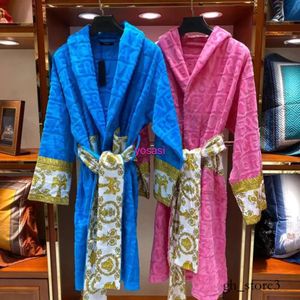 Medusas Designer Velvet Robe Baroque Fashion Pyjamas Mens Mens Femmes Lettre Jacquard Prince Barocco Print Sandves Châle Collier Celaire 100% Cotton2023 423